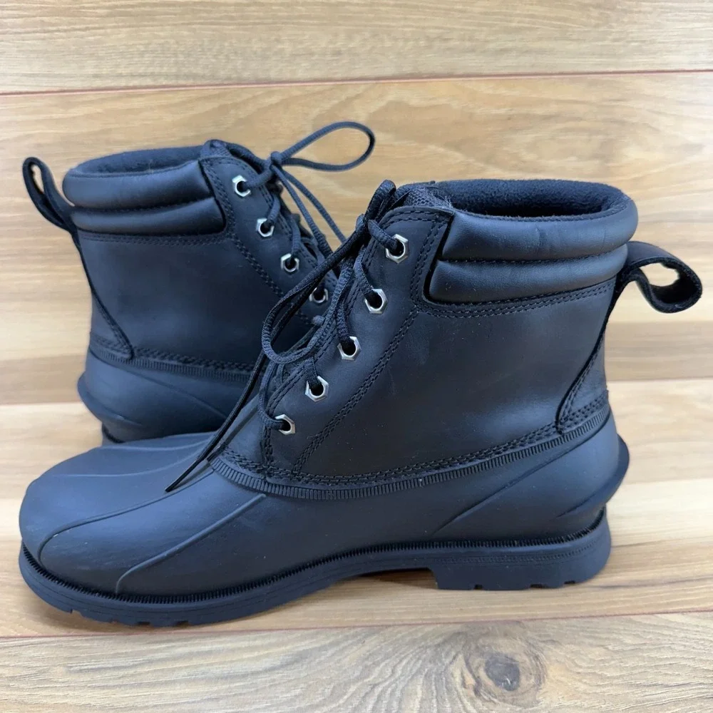 UGG Youth Big Boys Boots Size 7.5 Gaston Mid Duck Waterproof‎ Lace Up